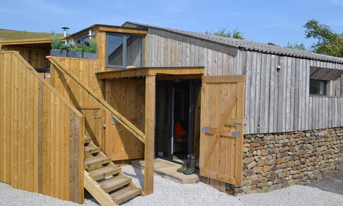 Barnoldswick Cabaña | THE BARN AT COPY HOUSE HIDEAWAY, pet friendly, with hot tub in Earby