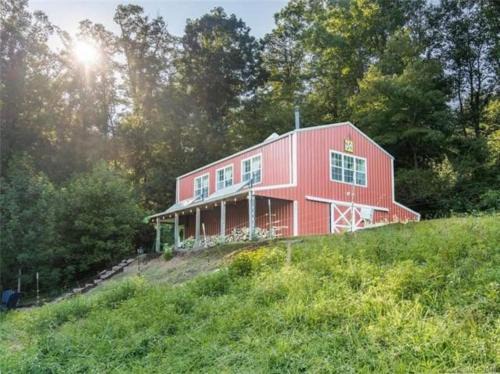 Hendersonville Casa | The Barn At Slick Rock