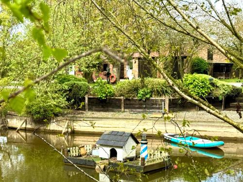 Langrick Casa | The Barn at Whitehouse Farm 18th century 3 bed Barn- Beautifully converted