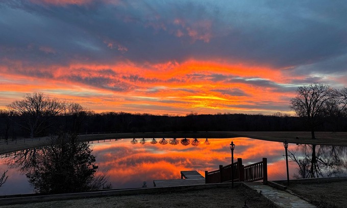 Bentonville Casa | The Barn Door-near bike trails, Bentonville attractions, quiet and serene.