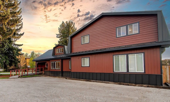Driggs Casa | The Barn Driggs – Huge, Newly Renovated Retreat
