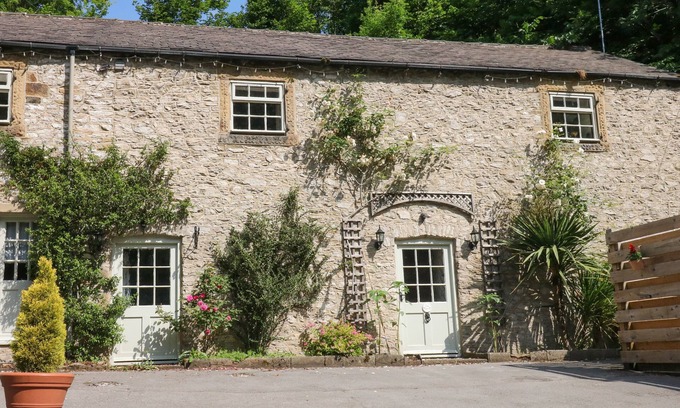Millers Dale Cabaña | THE BARN, family friendly, character holiday cottage in Tideswell