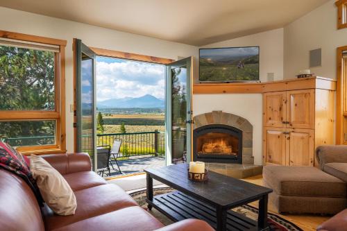 Granby Casa | The Barn private fishing minutes from Winter Park