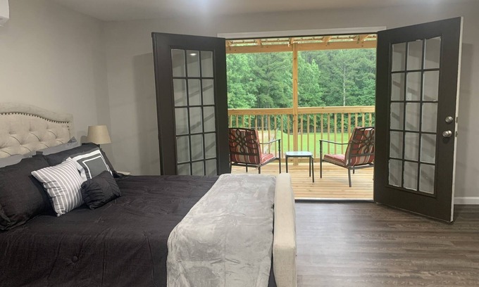 Chelsea Apartamento | The Barndominium Loft — Your Cozy Hideaway Near Oak Mountain