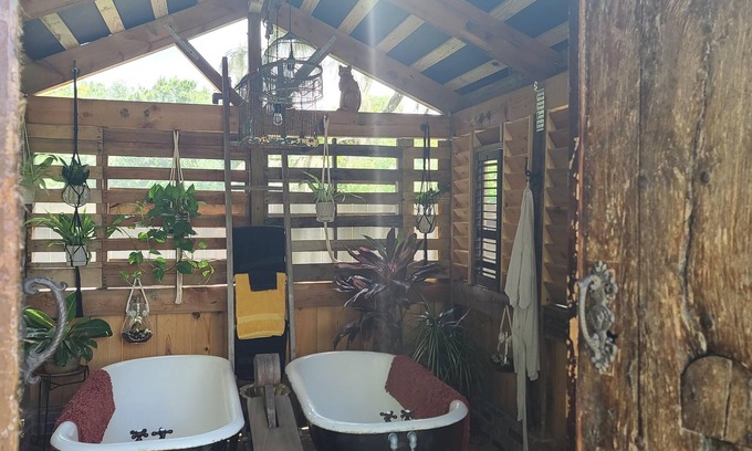 Dickinson Cabaña | The Barracks, beautiful 2-bedroom private cottage with garden bath and porch