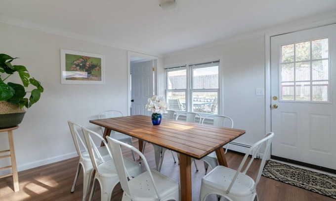Niantic Casa | The Bay Cottage · Rocky Neck Park, Beach & Niantic