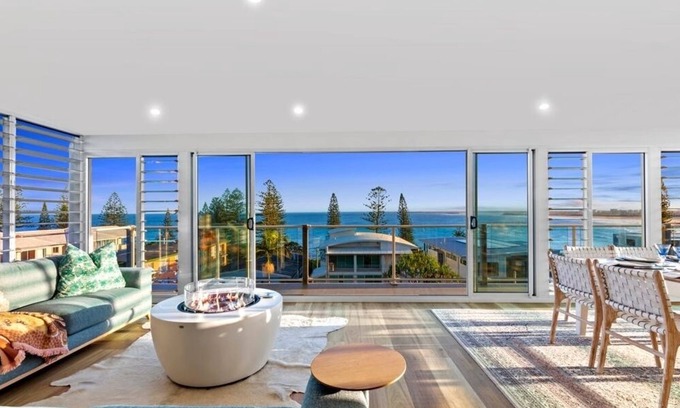Moreton Bay Region Casa | The Bay House Kings Beach, Ocean Views meet Luxury