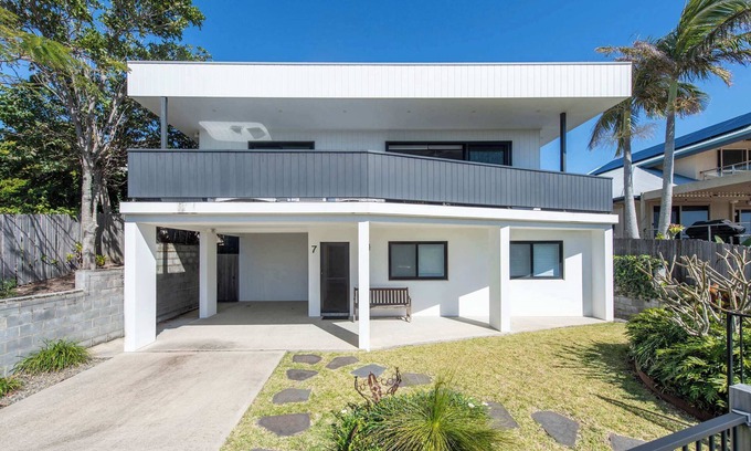 Angourie Casa | The Bay House - Oceanstays