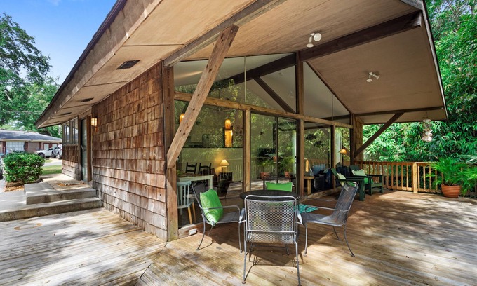 Ocean Springs Casa | The Bayou Bungalow - Cozy Bungalow, King Bed, near East Beach!