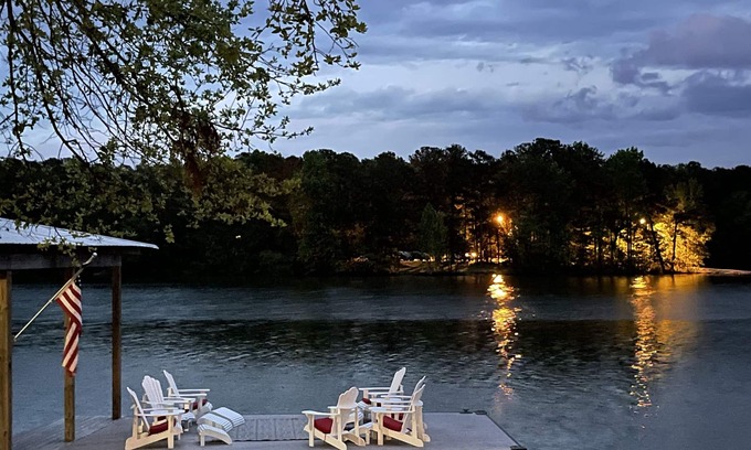 Pleasure Point Casa | Bayou Lodge and Guesthouse 11 br 9 ba para reuniones, días de juego o retiro enorme