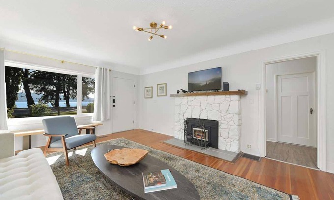 North Saanich Casa | The Bayside Cottage S