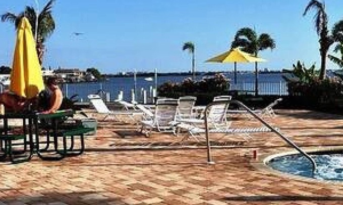 St. Petersburg - Clearwater Apartamento | The Bayview a Quaint 1 1 Balcony on the bay