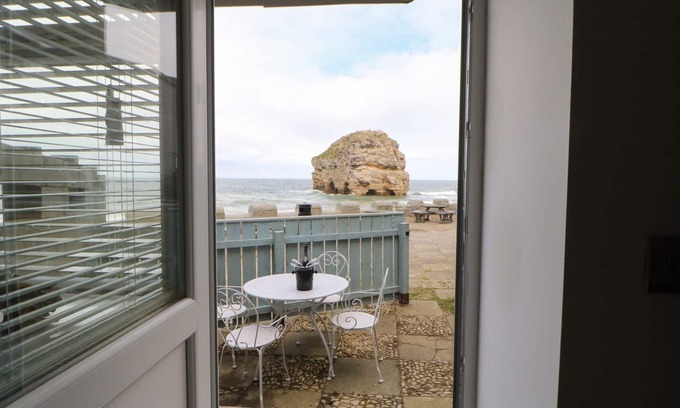 South Shields Cabaña | The Beach Apartment
