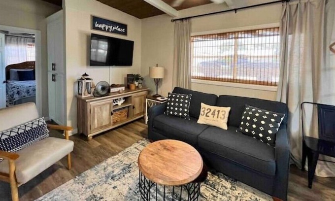 Laguna Beach Cabaña | "The Beach Ball"-Walk to beach-Dog Friendly Near 30A -Laguna Beach-Fenced Yard