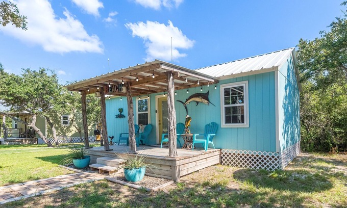 Aransas Pass Cabina | The Beach Cabin awaits! Nearby fishing, shopping, resturants, & the beach