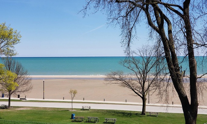 Racine Casa | The Beach Cottage at Michigan Blvd.
