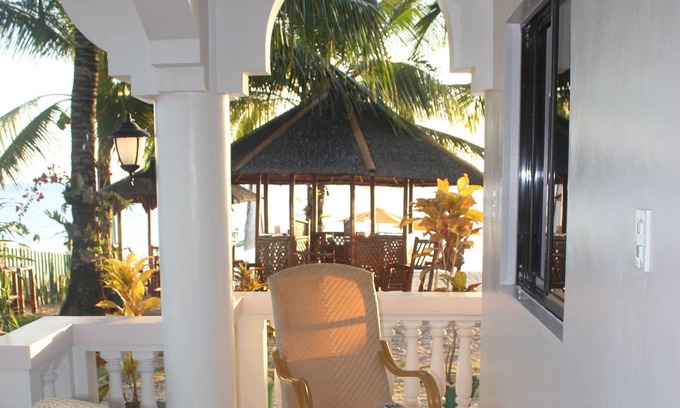 Lanas Hotel | The Beach House