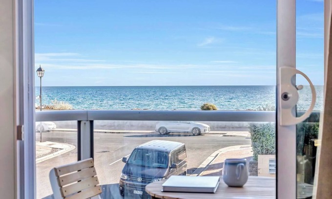Glenelg South Apartamento | The Beach Pad Breezy Bohemian Oceanfront Oasis