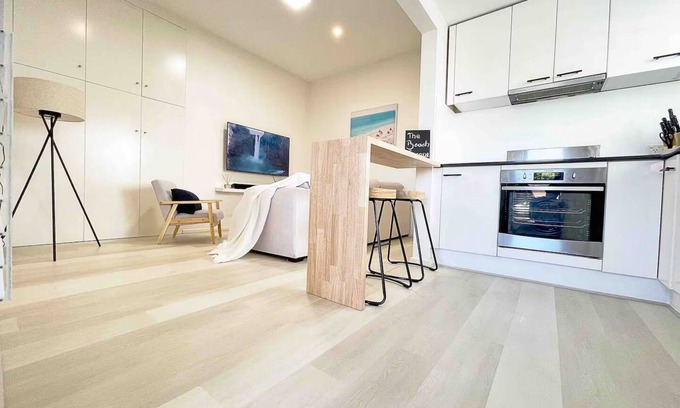 Towradgi Apartamento | The Beach Pad | Renovated 1BR Steps from Towradgi