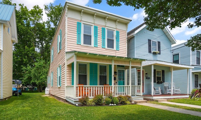 Cape Charles Casa | The Beach Peach - Downtown location with new charm!