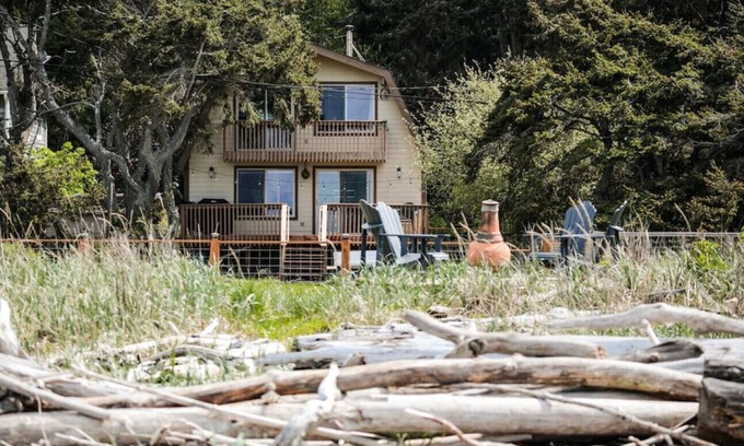 Port Angeles Casa | The Beach Place | Beachfront, Pet-Friendly, Views