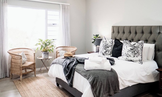 Berea Casa | The Beach Retreat - Modern comfort and luxury! Walk to the Beach!