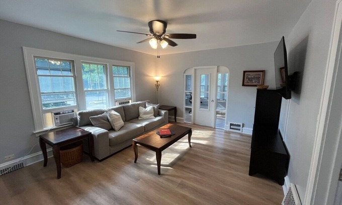 Sheboygan Apartamento | The Beach town bungalow