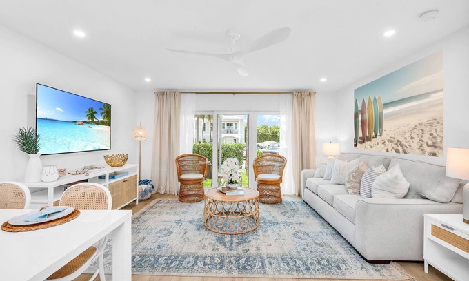 Juno Beach Condominio | The Beach Villa in Juno! 1-Steps to the Beach