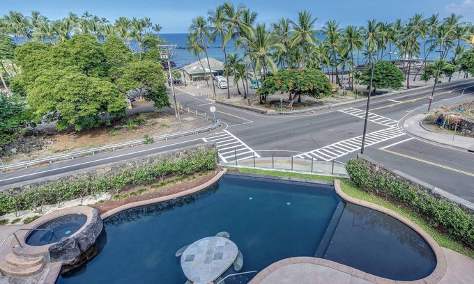 Kahaluu Bay Casa | The Beach Villas w/ Pool Hot Tub & A/c!