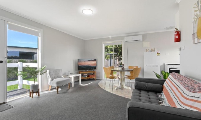 Lakes Entrance Casa | The Beaches on Lakes Cottage