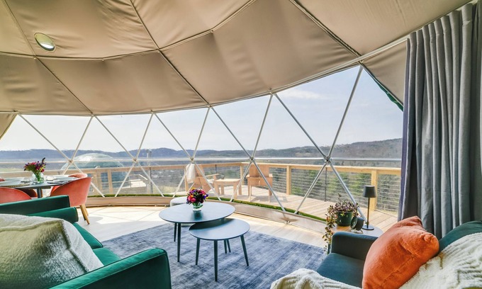 Franklin Apartamento | ‘The Bear Dome’ w/ Barrel Hot Tub in Franklin!