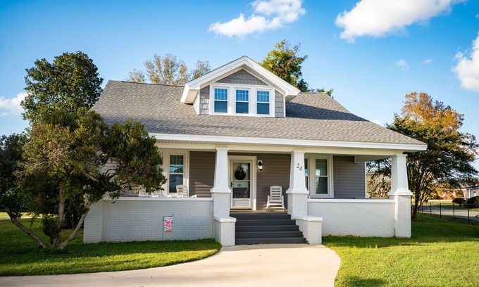 Turkey Casa | The Beautiful Gray House, 4 Bedroom Historic Bungalow
