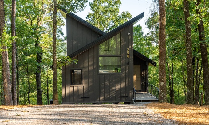 Hot Springs Cabina | The Beaver Cabin- In the Trees Resort