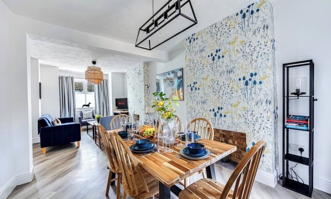 Kempston Casa | The Bedford Retreat | 6 Guests Contractors Welcome