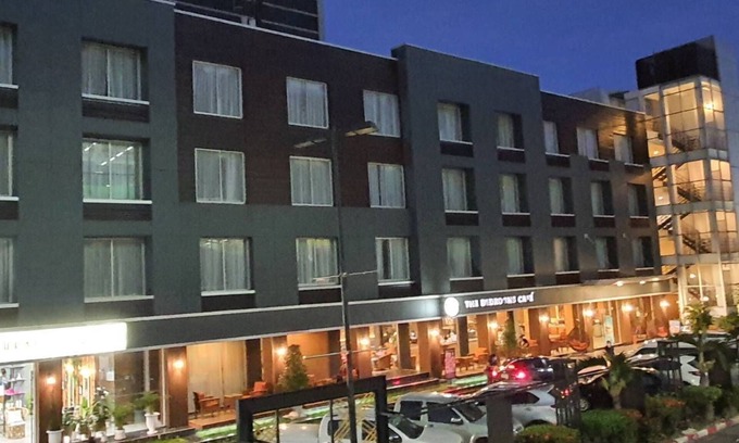 Phra Khanong Nuea Hotel | The Bedrooms Boutique Hotel
