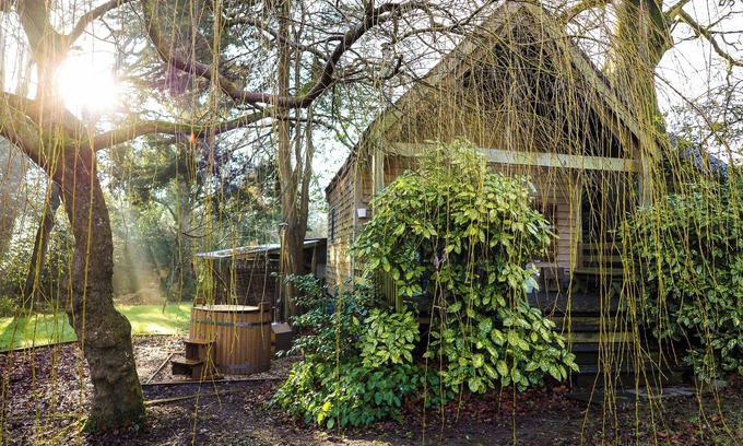 Saint Kew Cabina | The Beech Hut, una cabaña de madera romántica para 2 personas, estufa de leña, cerca de St Kew Inn