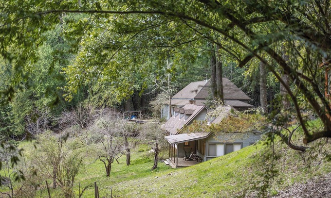 Redwood Valley Casa | The Beehive- 4-bedroom house at Leonard Lake Reserve