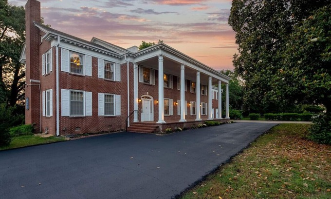 Fort Smith Casa | The Beland Mansion with private suites awaits you
