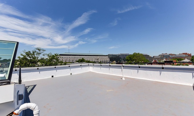 Stanton Park Condominio | The Bell On Capitol Hill. A Power House Location.