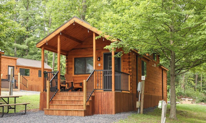 Mingoville Cabina | The Bellefonte Campground presents: Tiny Home| 1 Bedroom with Hot tub