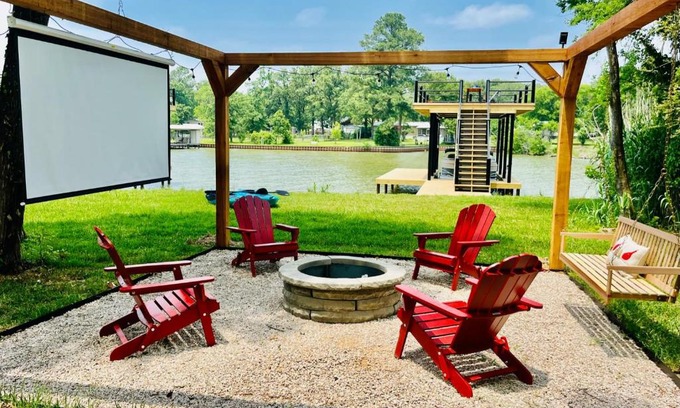 Gun Barrel City Casa | The Benjamin I - 2022 Built Luxury Retreat with Backyard Paradise with Hot Tub Outdoor Movie Screen Dock & Boat Rental