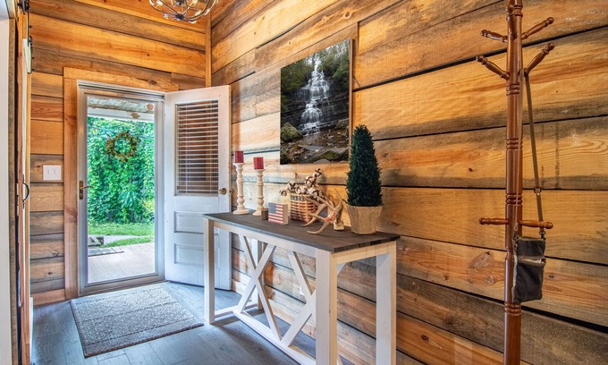 Benton Cabina | The Benton House sleeps 7