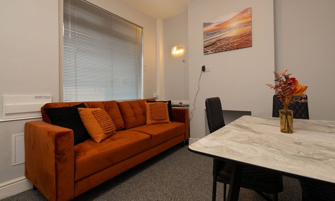 Burslem Casa | The Bespoke Orange County (Perfect for Contractors and Short-term stays)