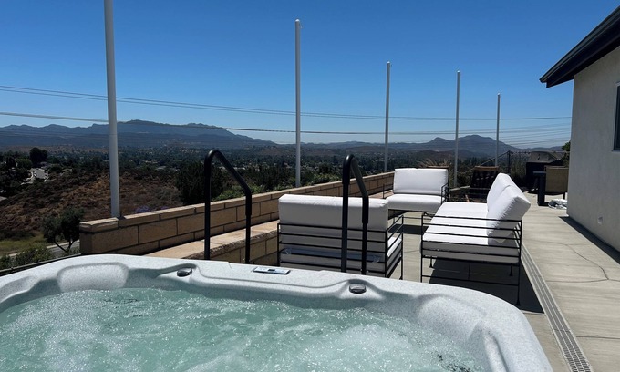 Thousand Oaks Cabaña | "The Best" Jacuzzi View Private Luxury Guest Cottage-Better than a Room or Suite
