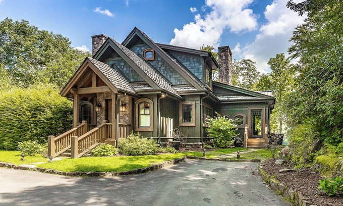 Lake Toxaway Casa | The best of both worlds