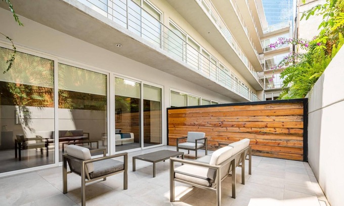 Reforma Apartamento | The Best Private Patio in La Juarez