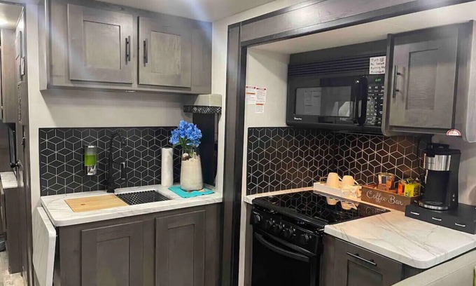 Floral Park Alquiler De RV | The Best Spacious RV in New York!