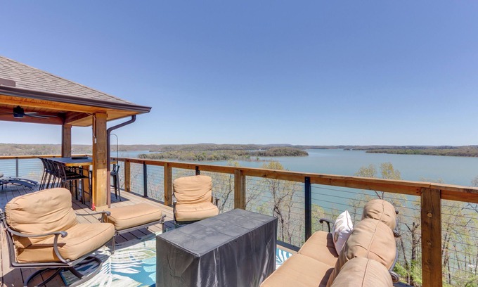 Prairie Creek Casa | The Best Views on Beaver Lake! Home w/ Deck & BBQ