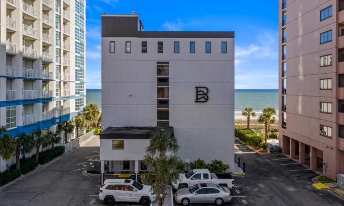 Myrtle Beach Hotel | The Beverley Beach House