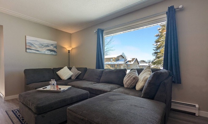 Superior Casa | The Big Azul House | Superior Home Away From Home